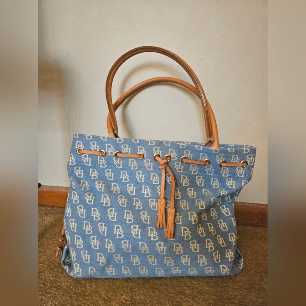 Dooney & Bourke